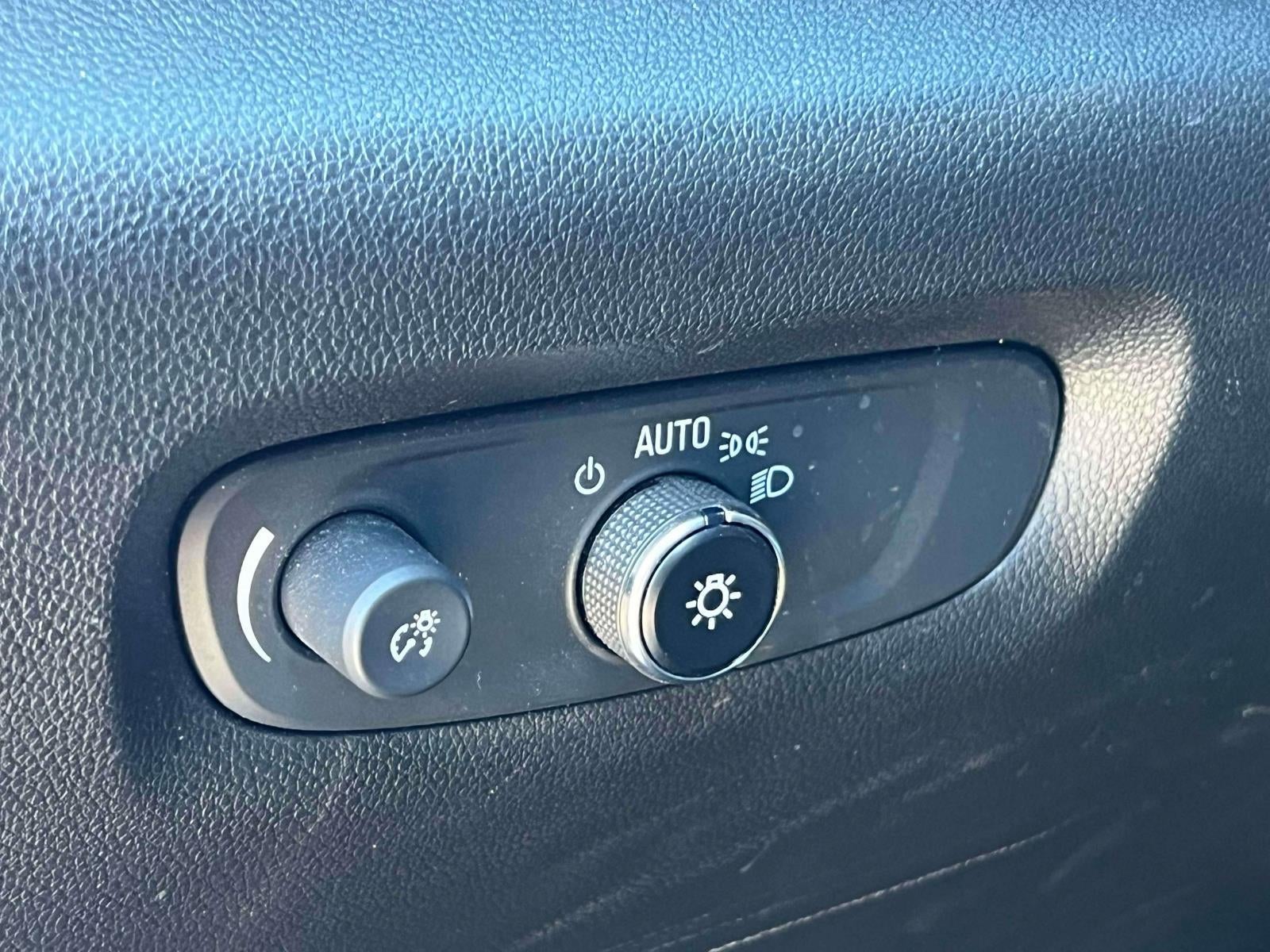 2023 Chevrolet Traverse AWD LT Cloth