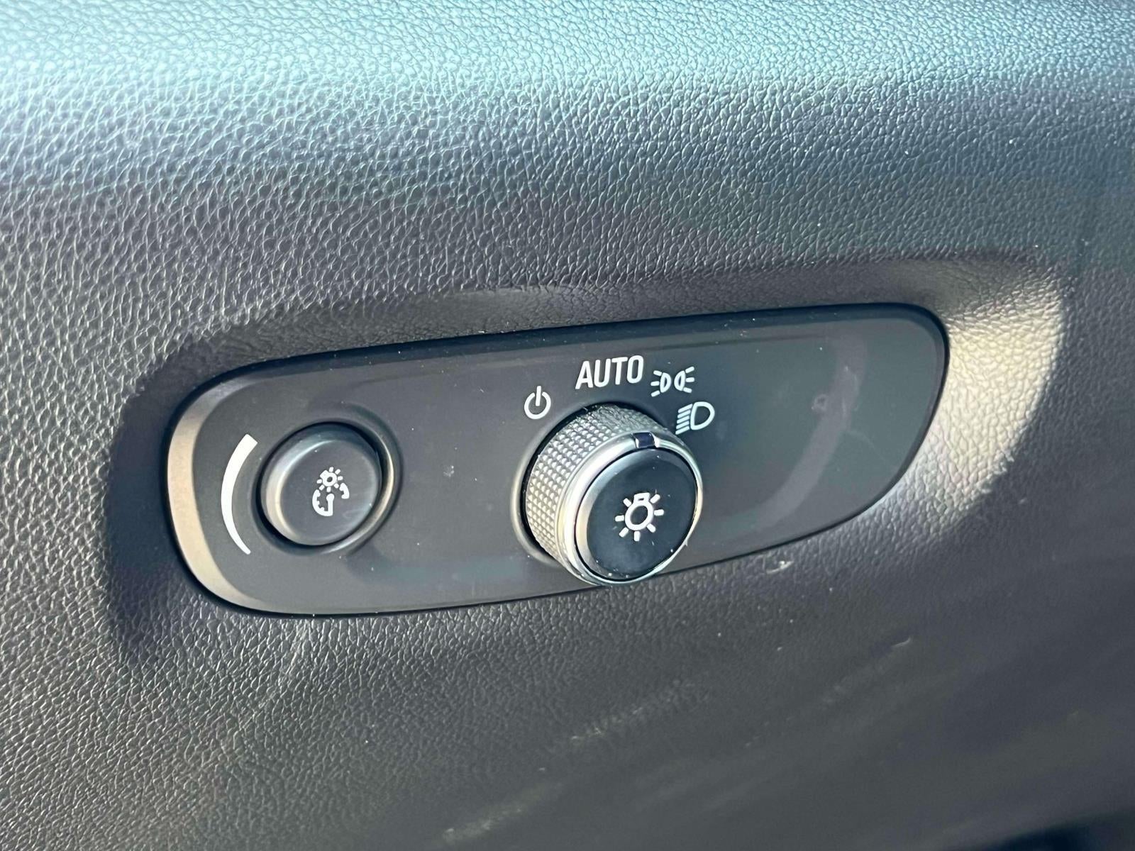 2023 Chevrolet Traverse AWD LT Cloth