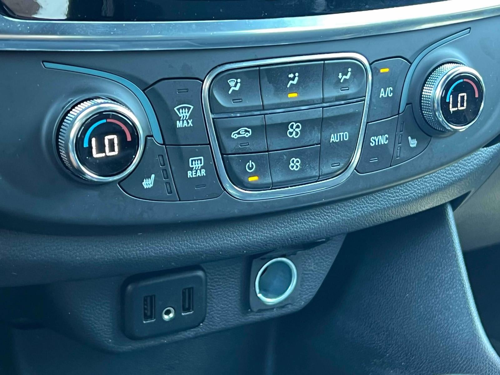 2023 Chevrolet Traverse AWD LT Cloth