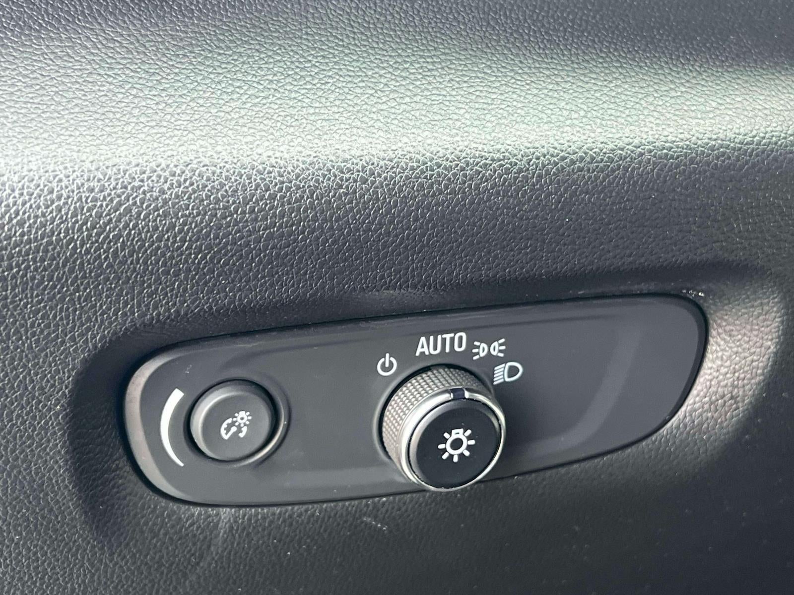 2023 Chevrolet Traverse AWD LT Cloth