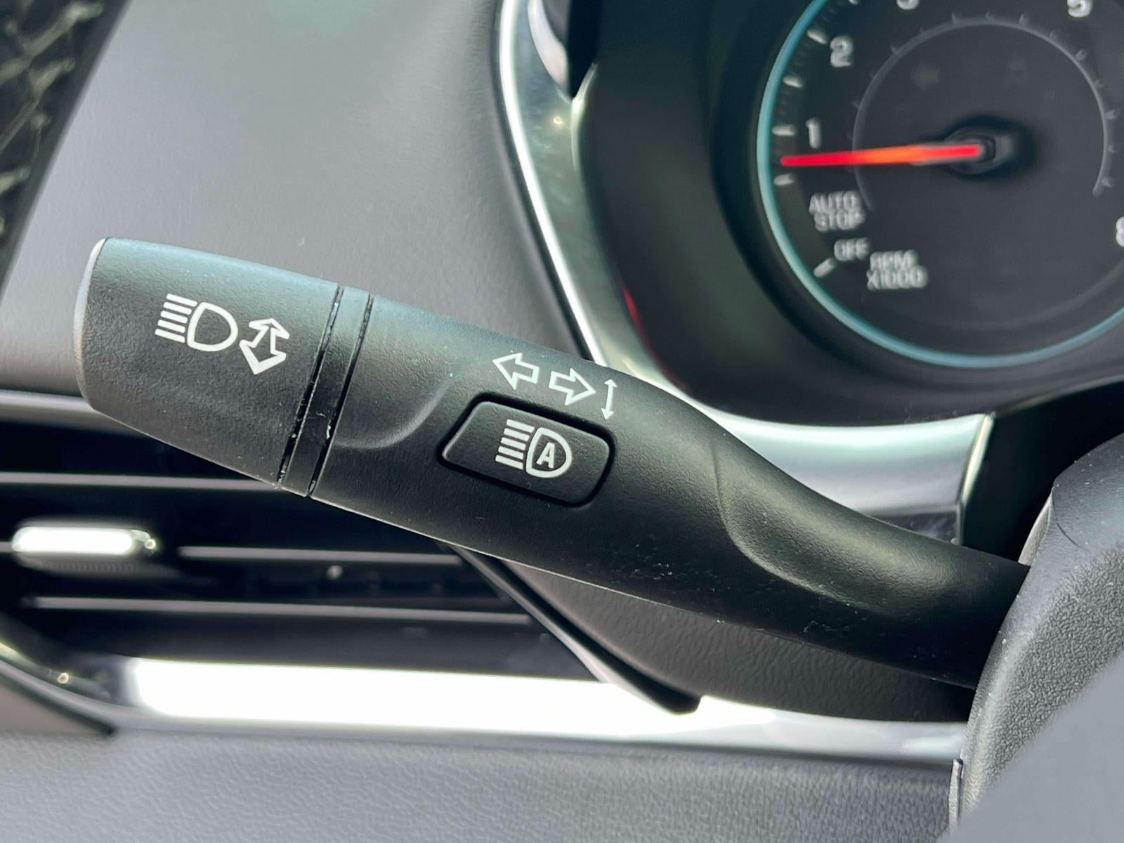 2023 Chevrolet Traverse AWD LT Cloth