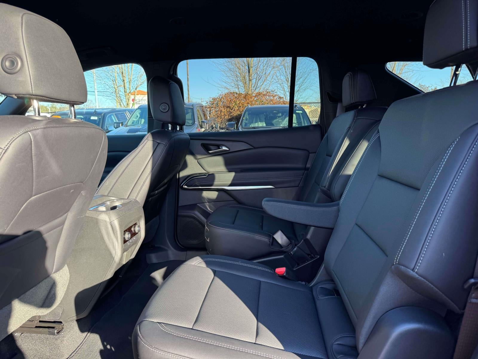 2025 Chevrolet Traverse AWD LT