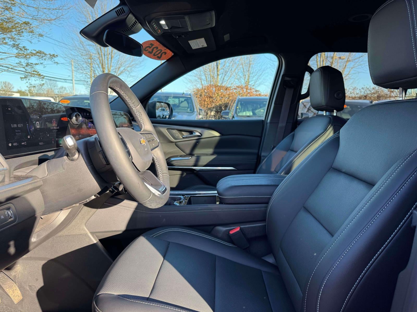 2025 Chevrolet Traverse AWD LT