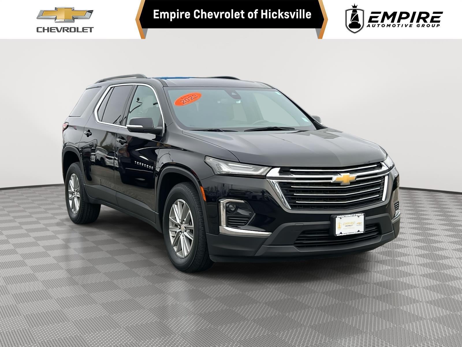2023 Chevrolet Traverse AWD LT Leather