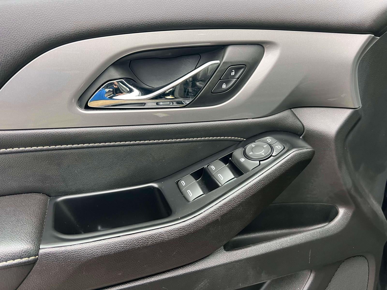 2023 Chevrolet Traverse AWD LT Leather