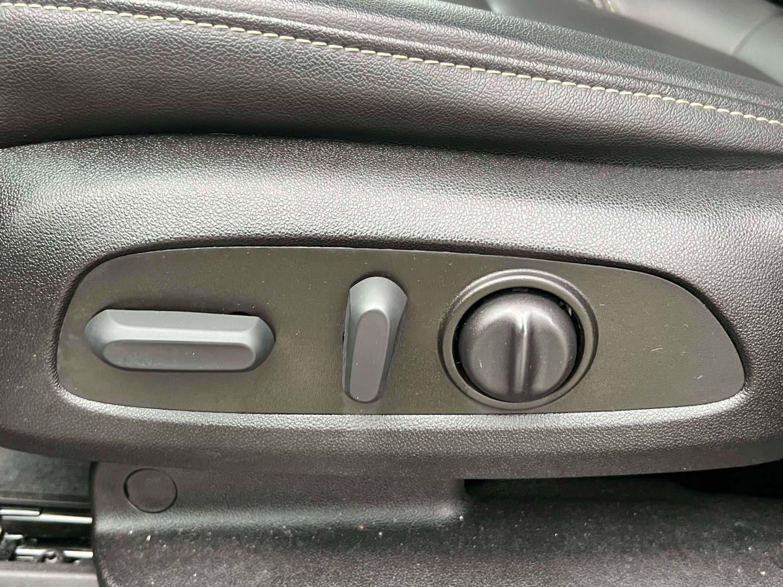 2023 Chevrolet Traverse AWD LT Leather