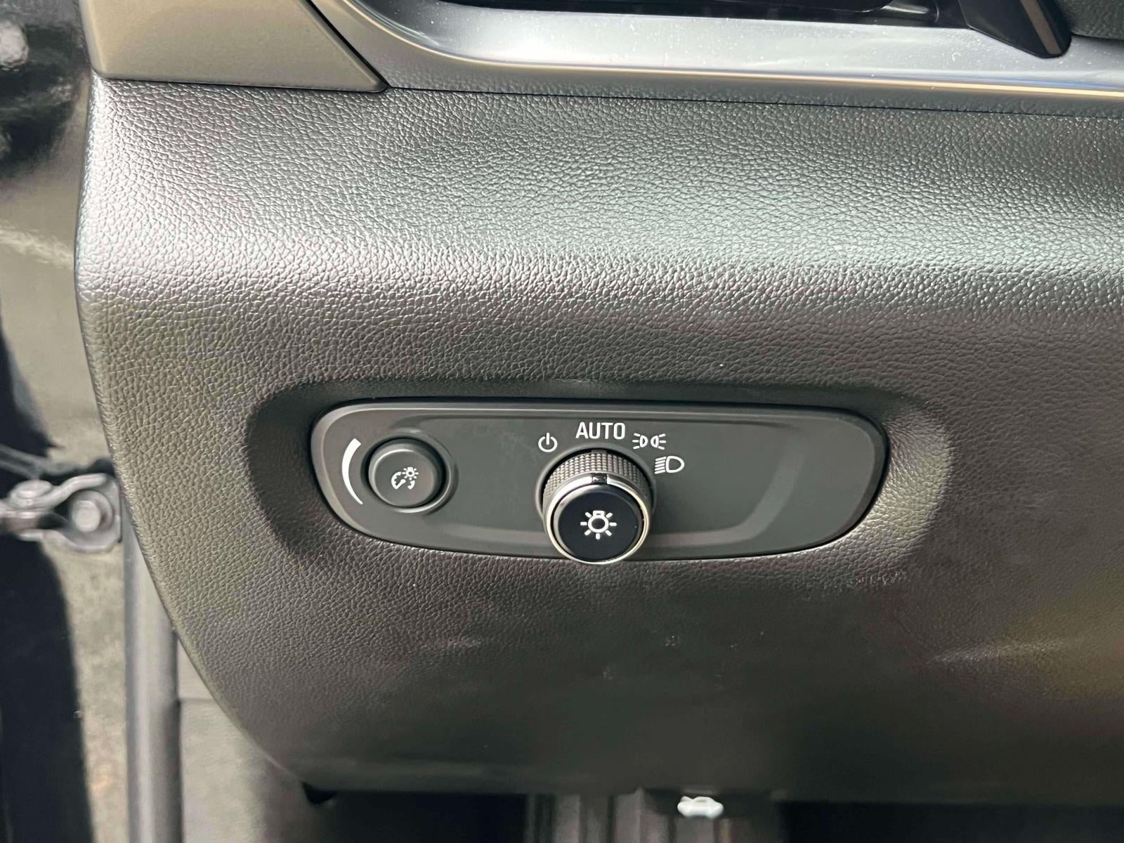 2023 Chevrolet Traverse AWD LT Leather