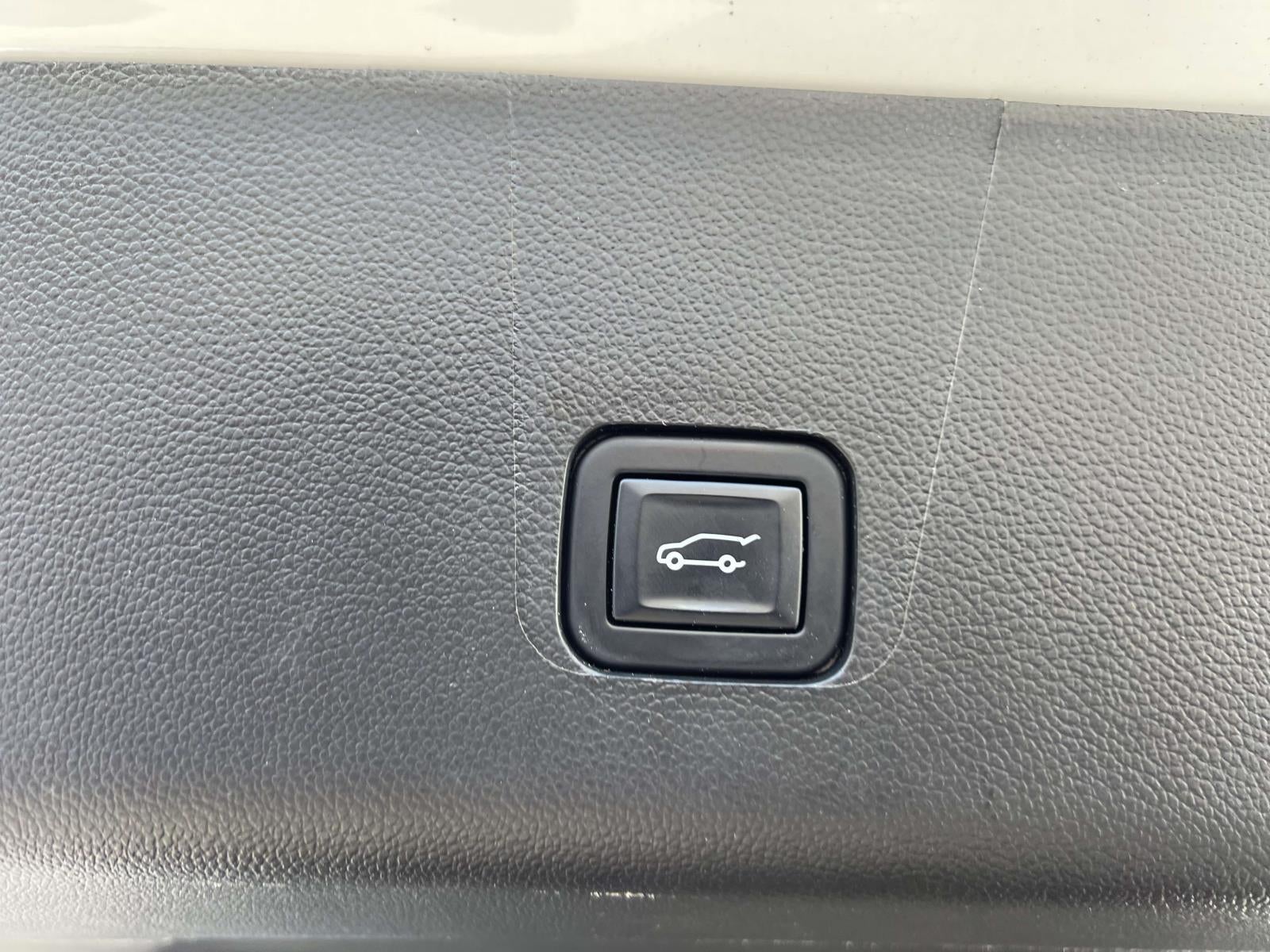 2023 Chevrolet Traverse AWD LT Leather