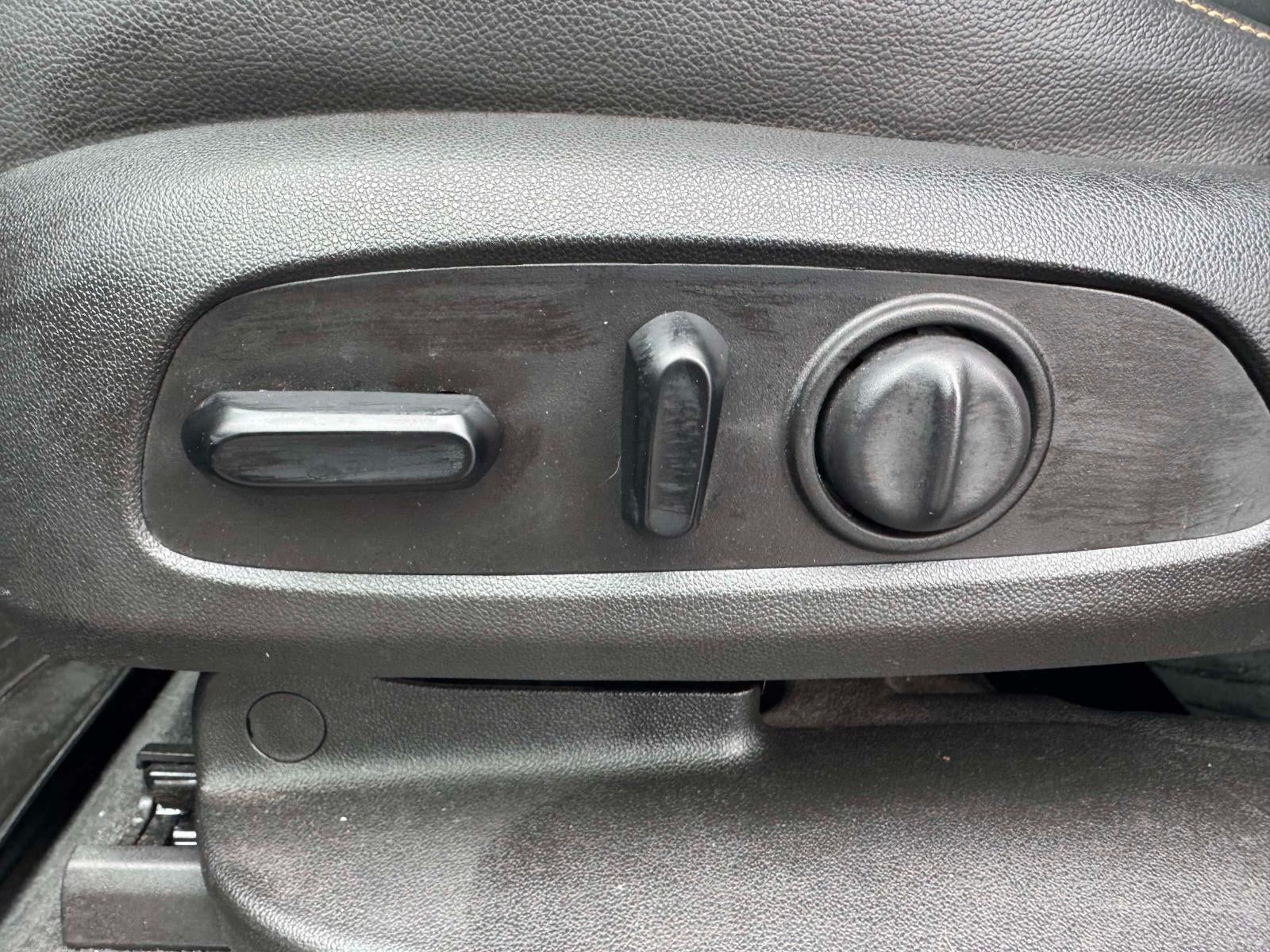 2021 Chevrolet Traverse AWD LT Leather