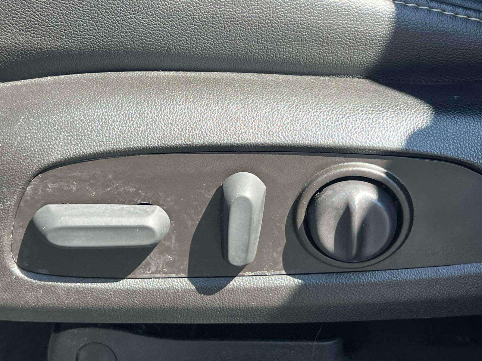 2023 Chevrolet Traverse AWD LT Leather