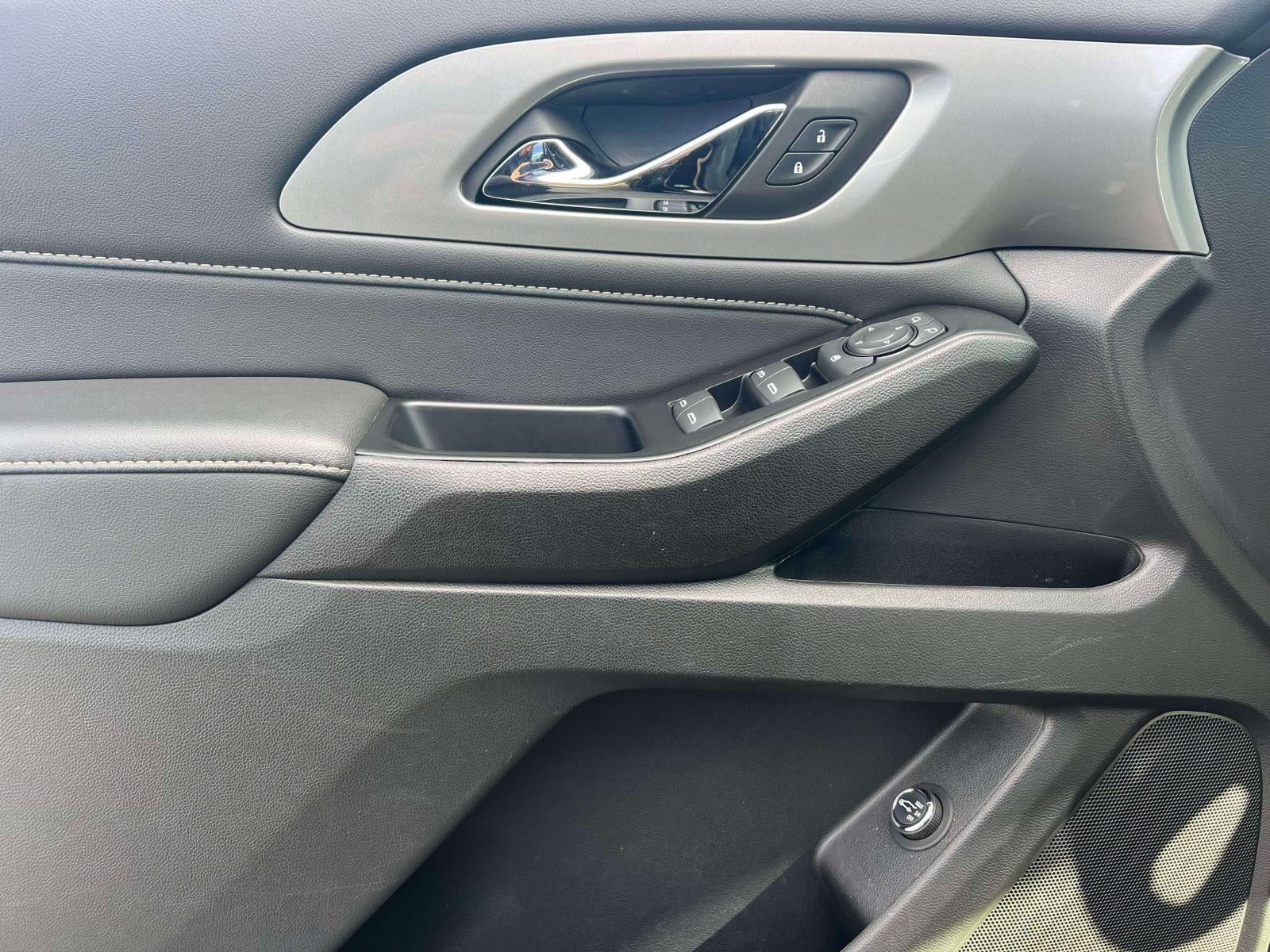 2023 Chevrolet Traverse AWD LT Leather