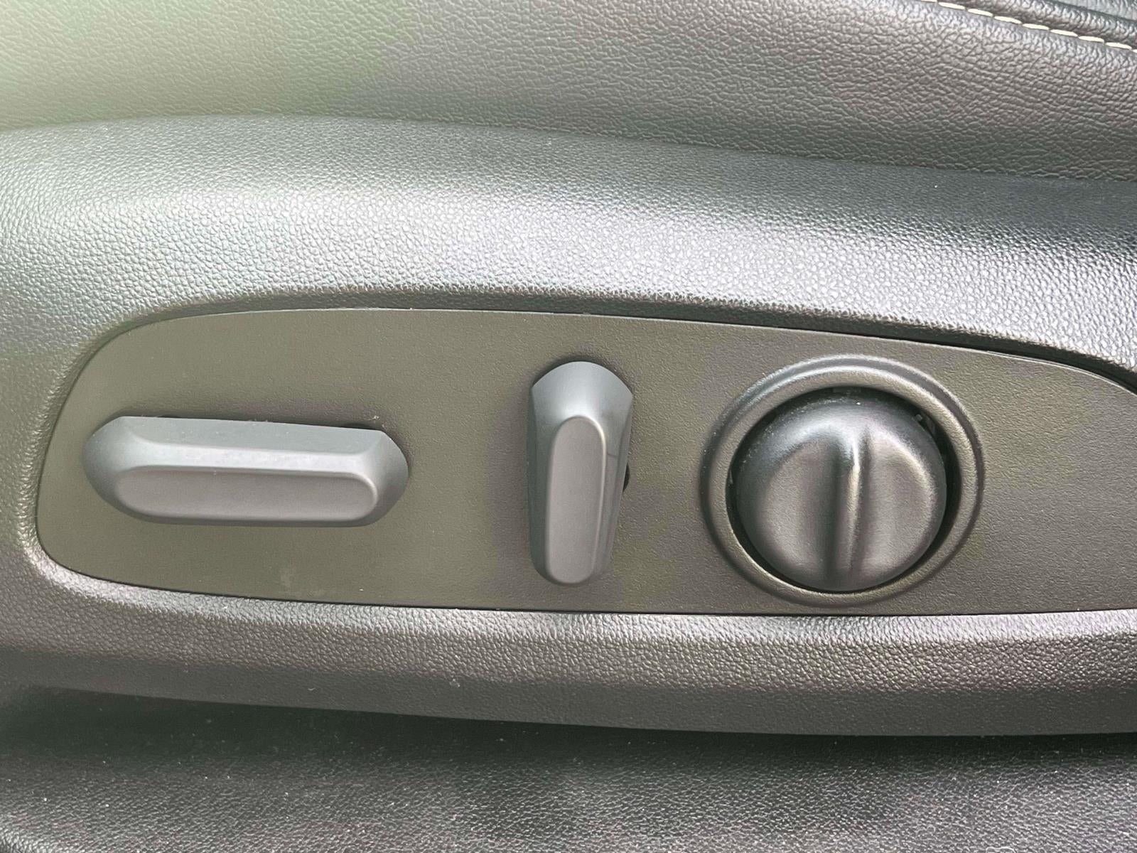 2023 Chevrolet Traverse AWD LT Leather