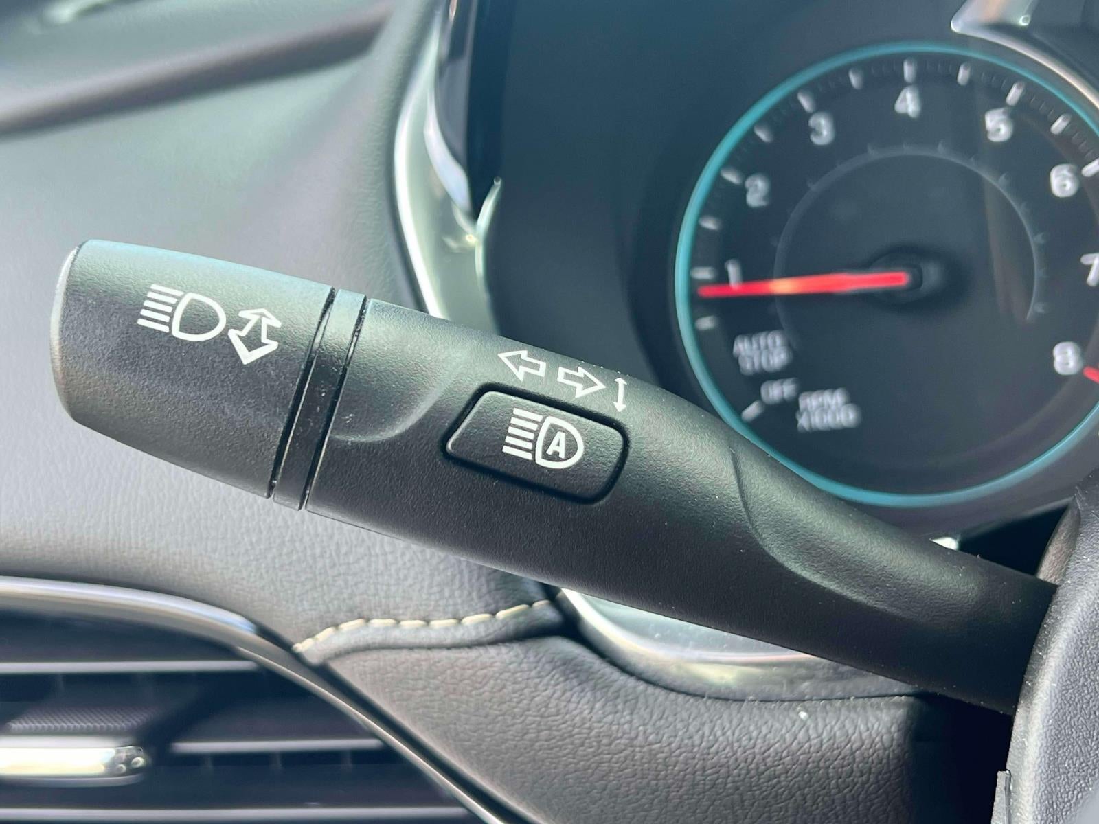 2023 Chevrolet Traverse AWD LT Leather