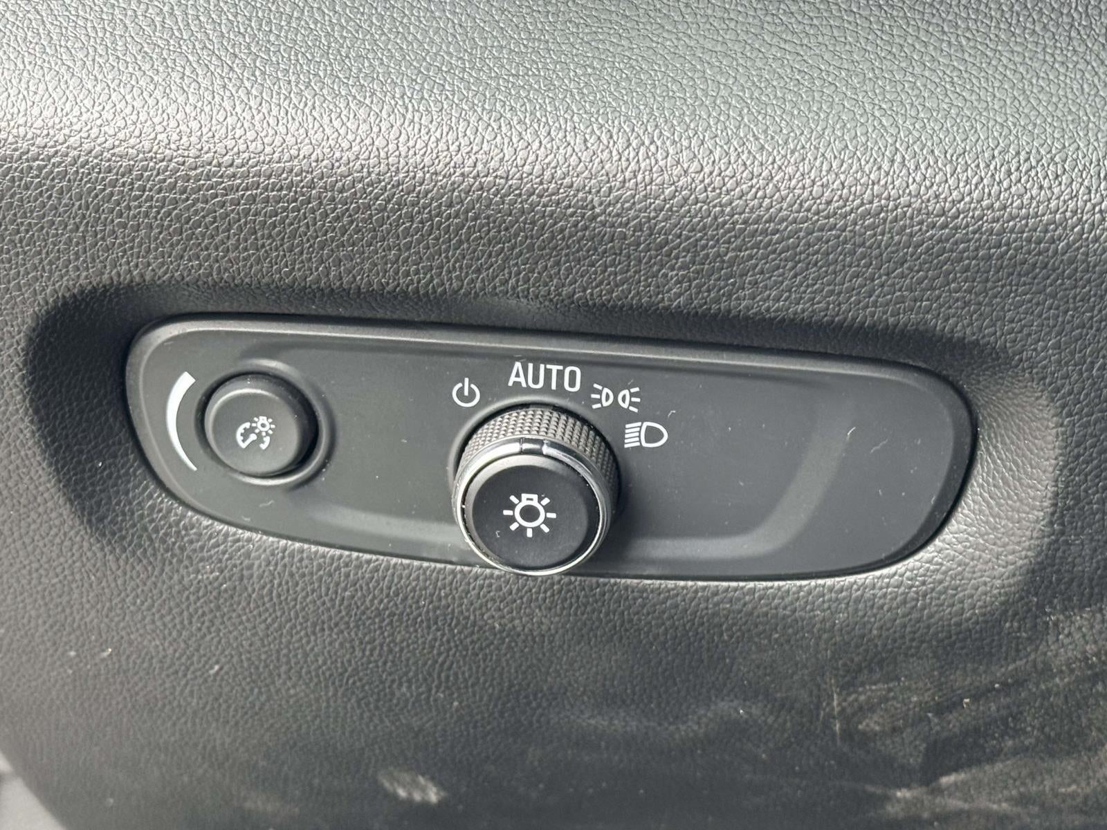 2023 Chevrolet Traverse AWD LT Leather
