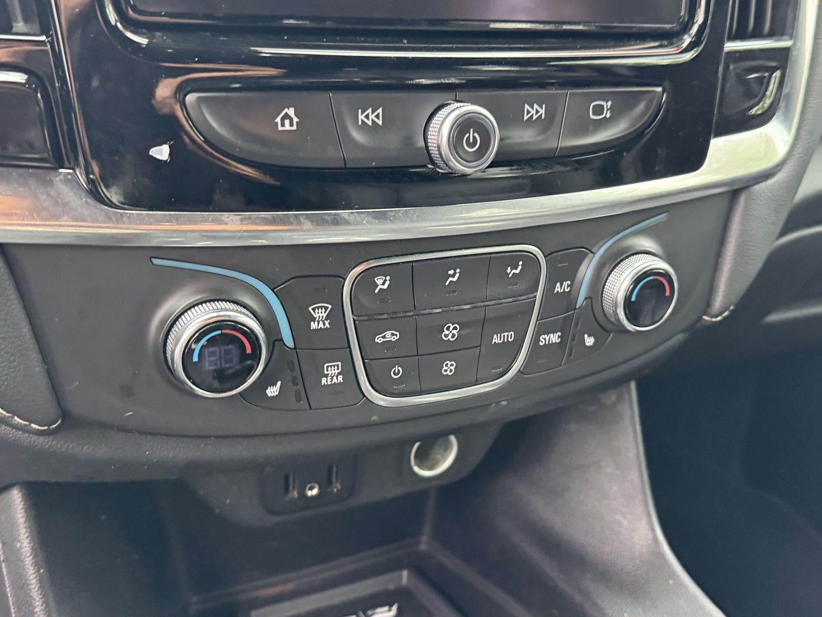 2023 Chevrolet Traverse AWD LT Leather