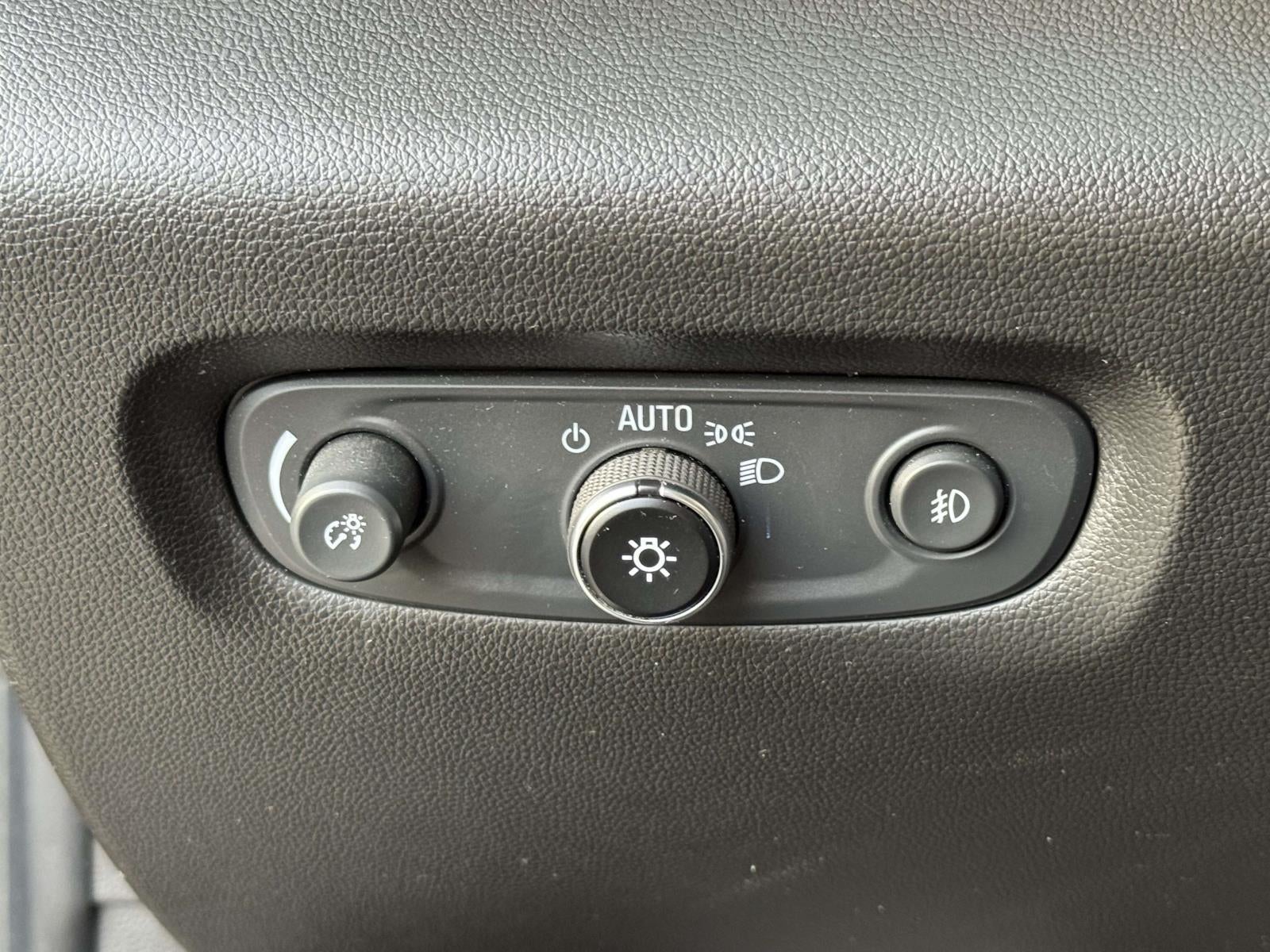 2021 Chevrolet Traverse AWD LT Leather