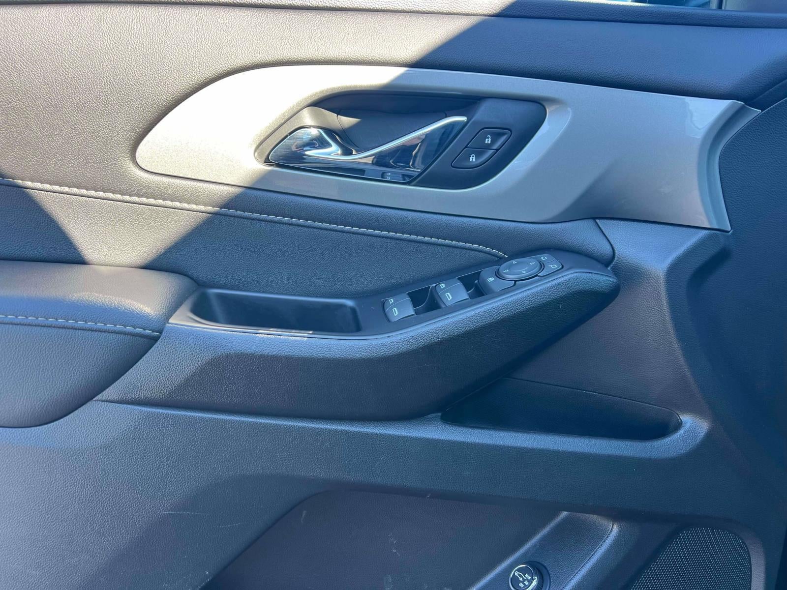 2023 Chevrolet Traverse AWD LT Leather