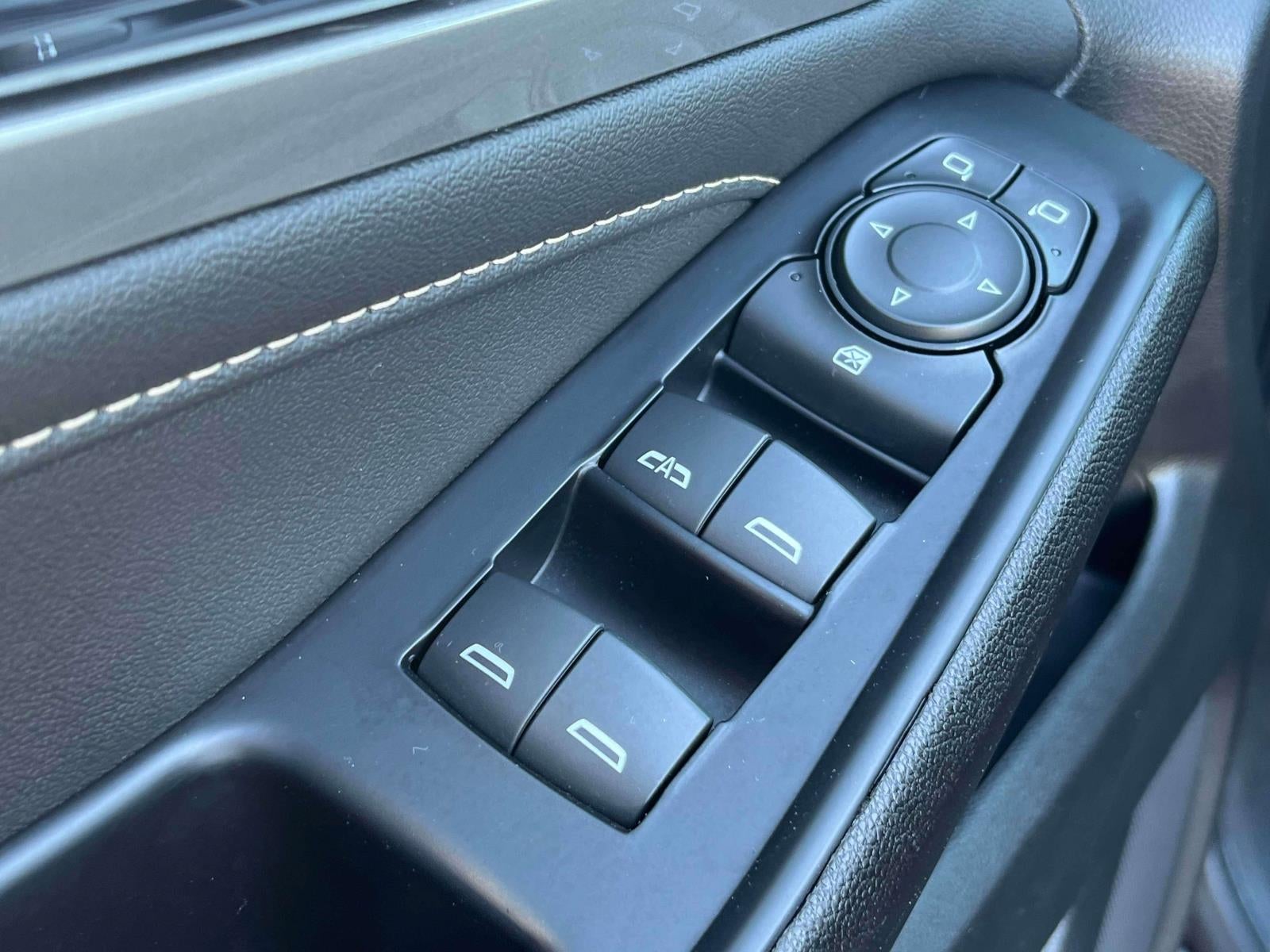 2023 Chevrolet Traverse AWD LT Leather