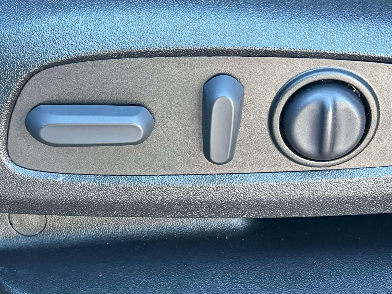 2023 Chevrolet Traverse AWD LT Leather