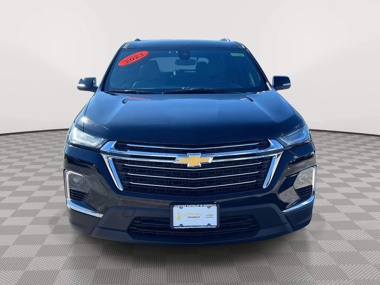 2023 Chevrolet Traverse AWD LT Leather