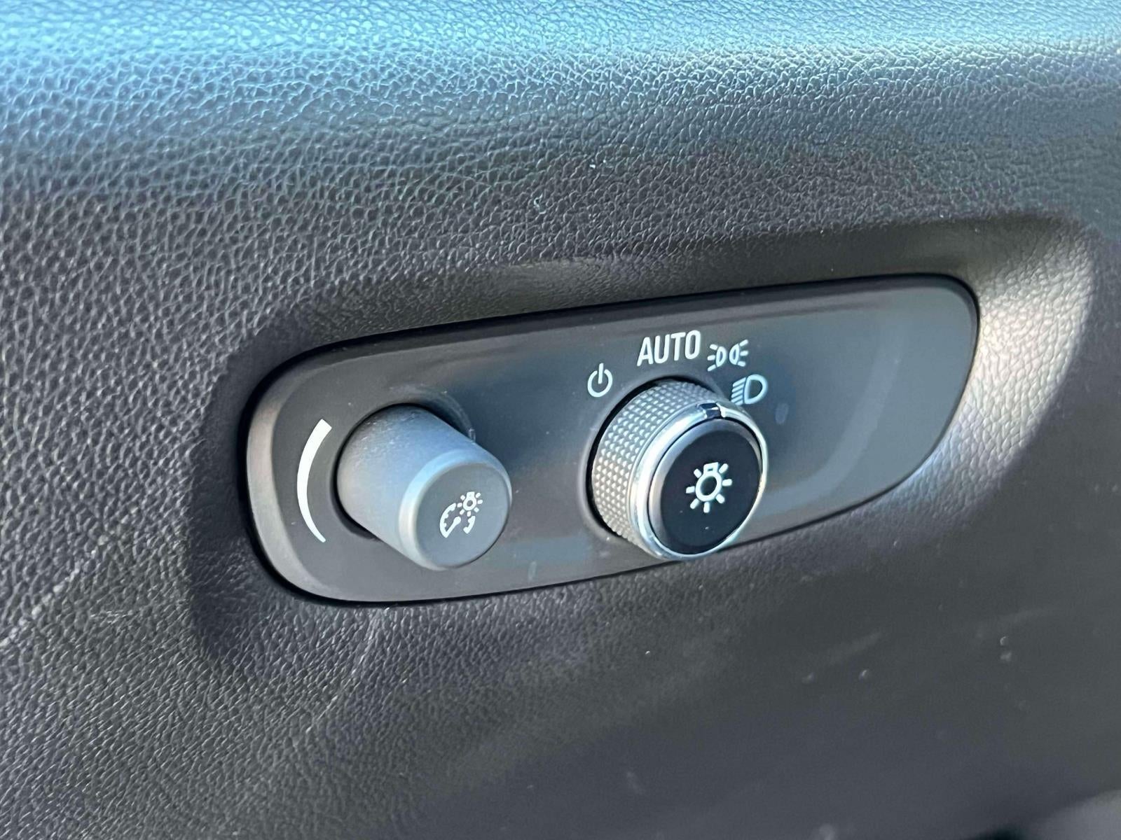 2023 Chevrolet Traverse AWD LT Leather