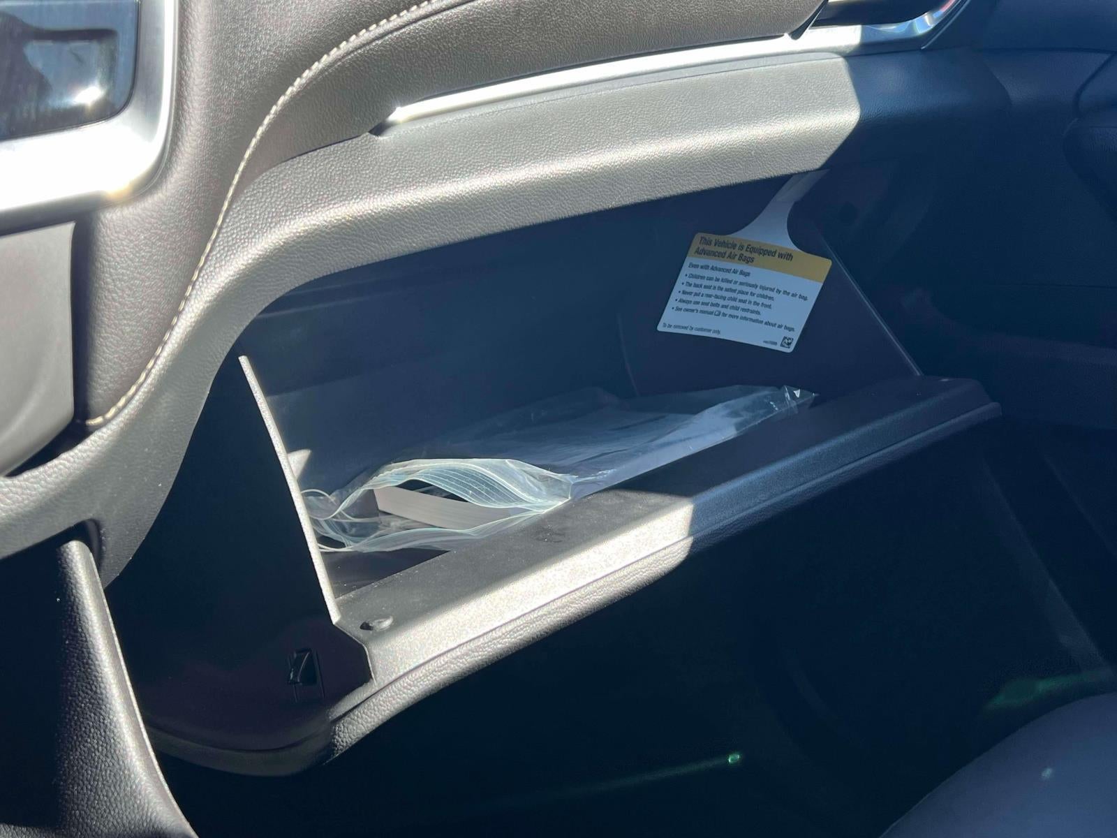 2023 Chevrolet Traverse AWD LT Leather