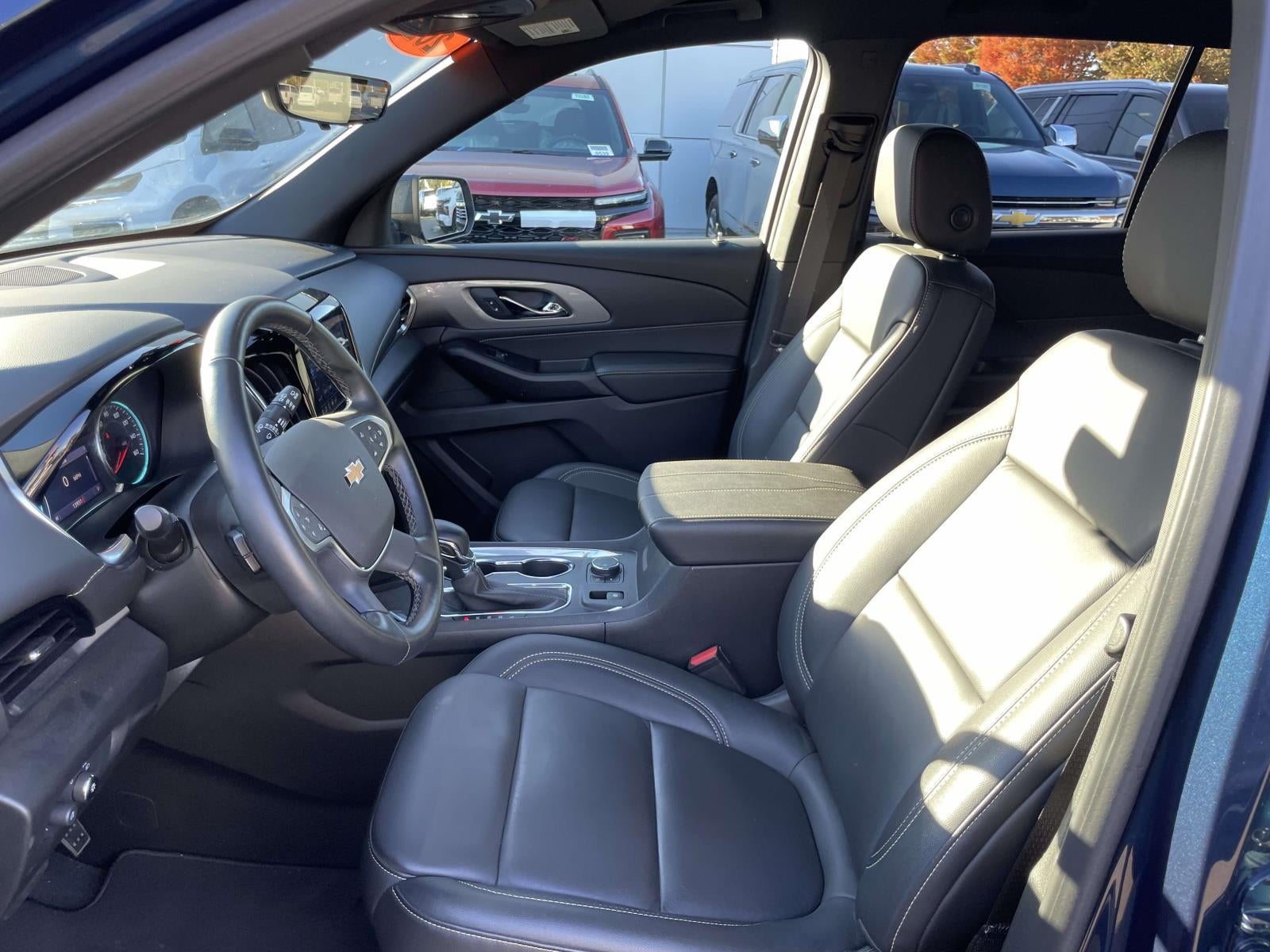 2023 Chevrolet Traverse AWD LT Leather