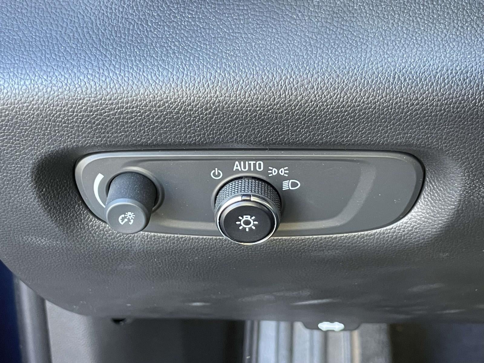 2023 Chevrolet Traverse AWD LT Leather