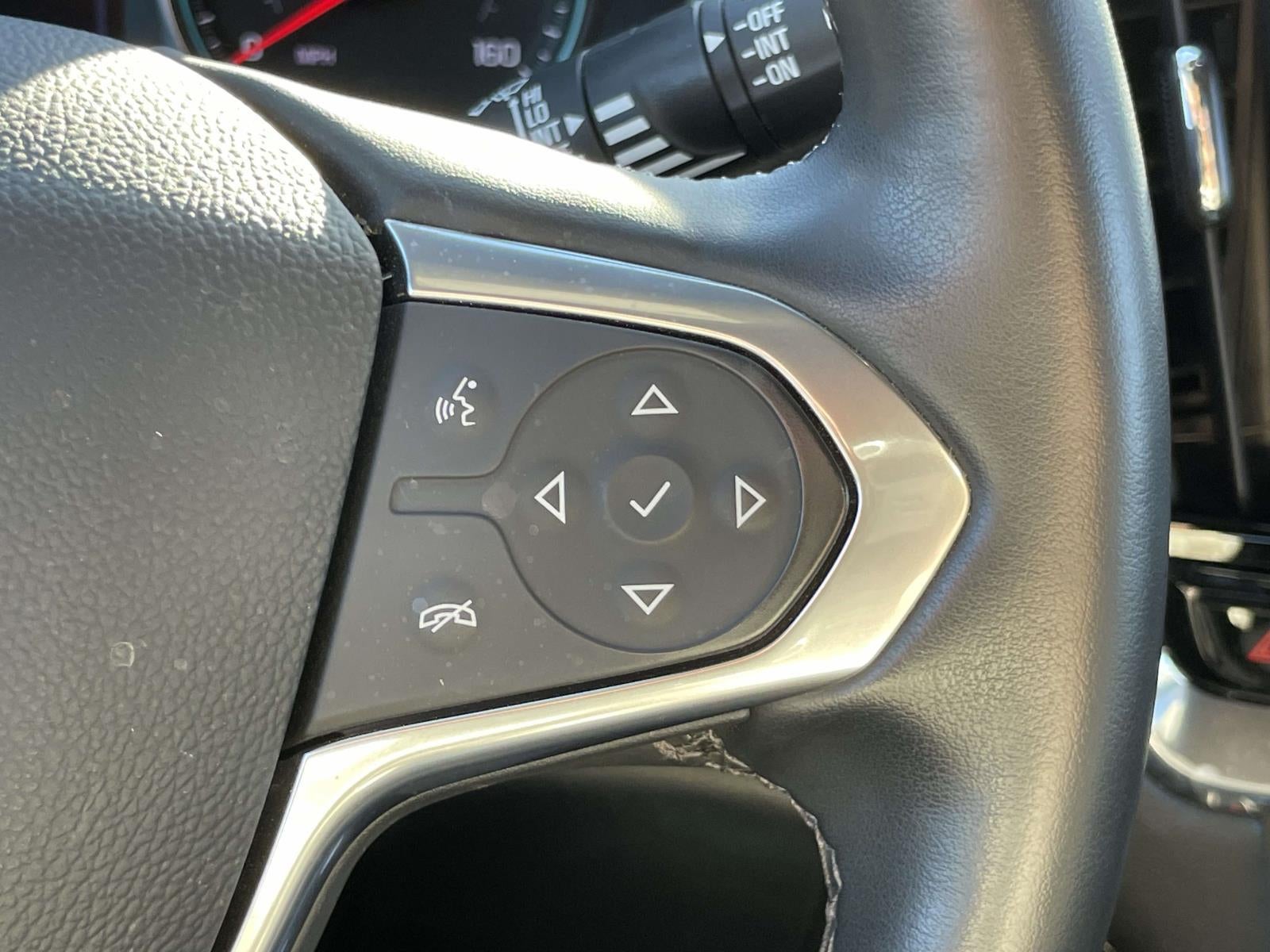2023 Chevrolet Traverse AWD LT Leather