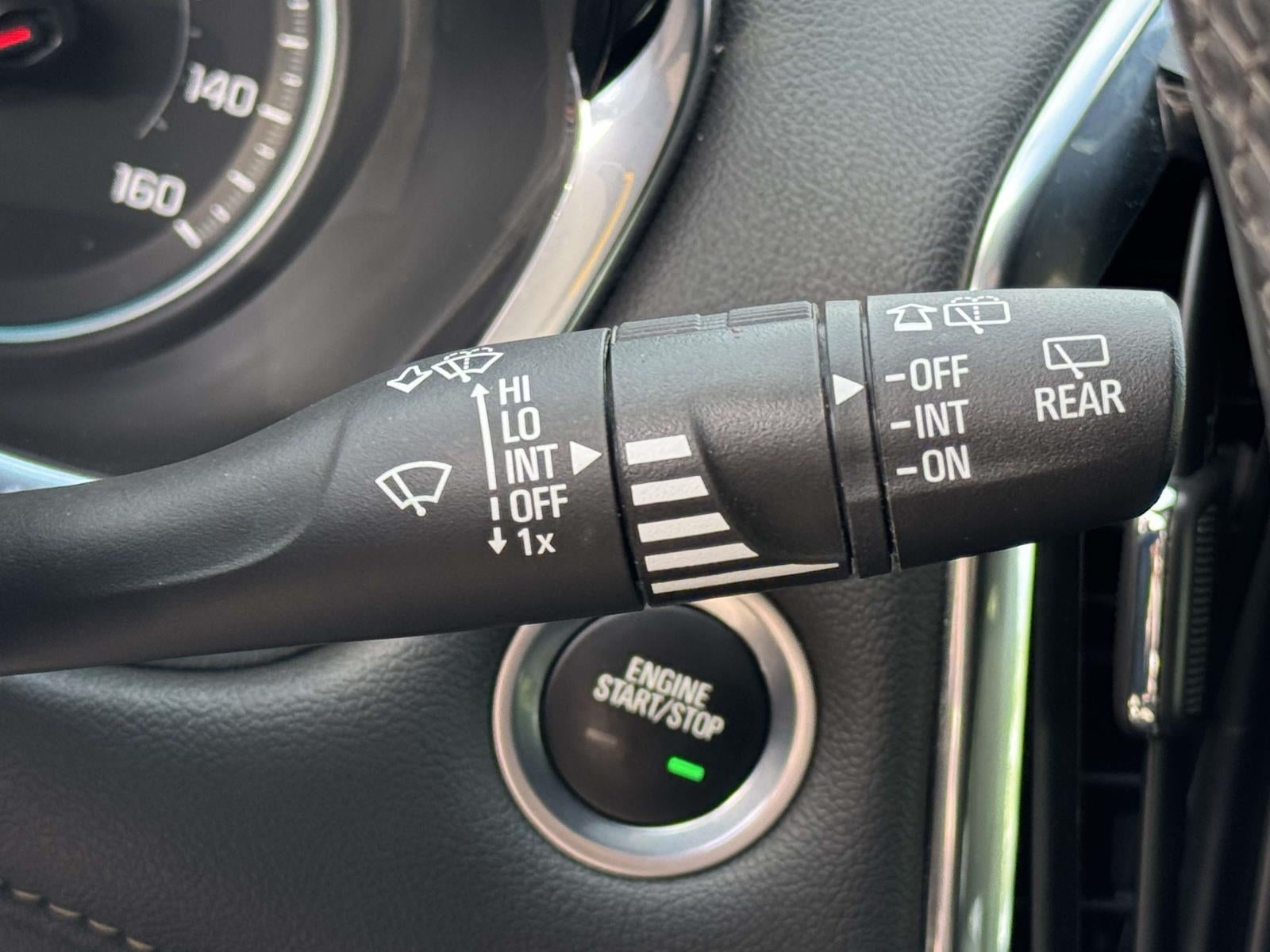 2023 Chevrolet Traverse AWD LT Leather