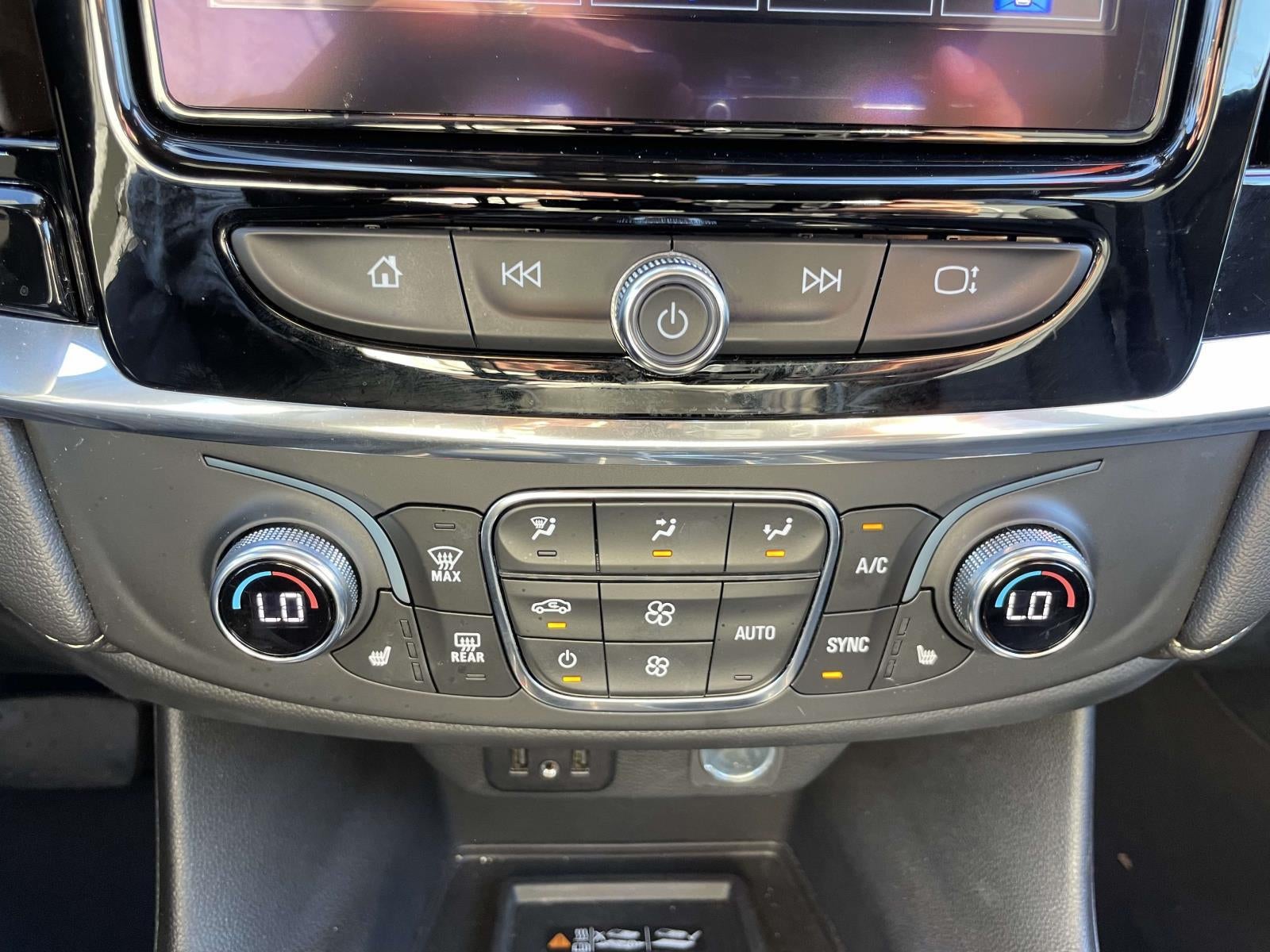 2023 Chevrolet Traverse AWD LT Leather