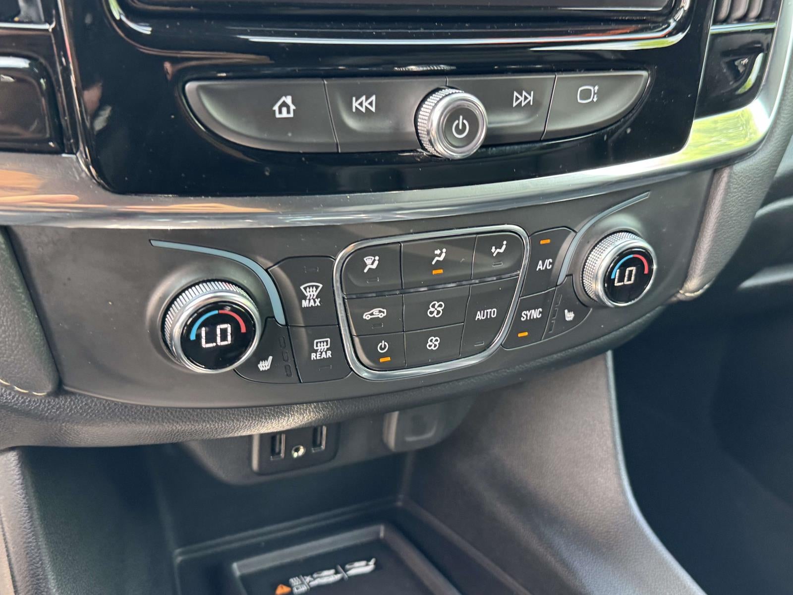 2023 Chevrolet Traverse AWD LT Leather