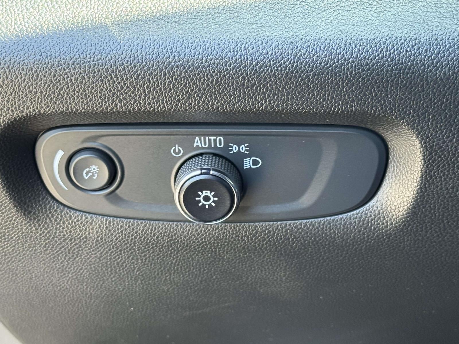 2023 Chevrolet Traverse AWD LT Leather