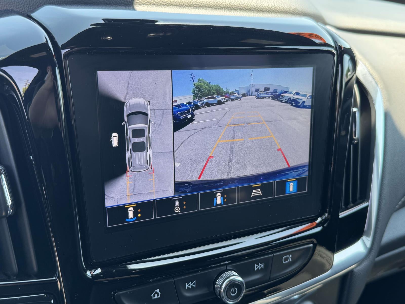 2023 Chevrolet Traverse AWD LT Leather