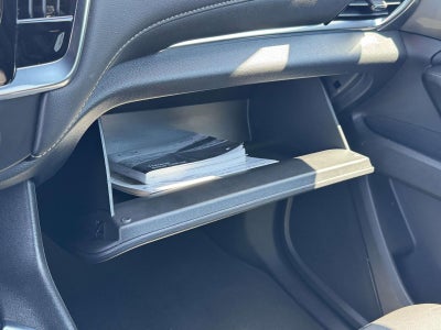 2023 Chevrolet Traverse AWD LT Leather
