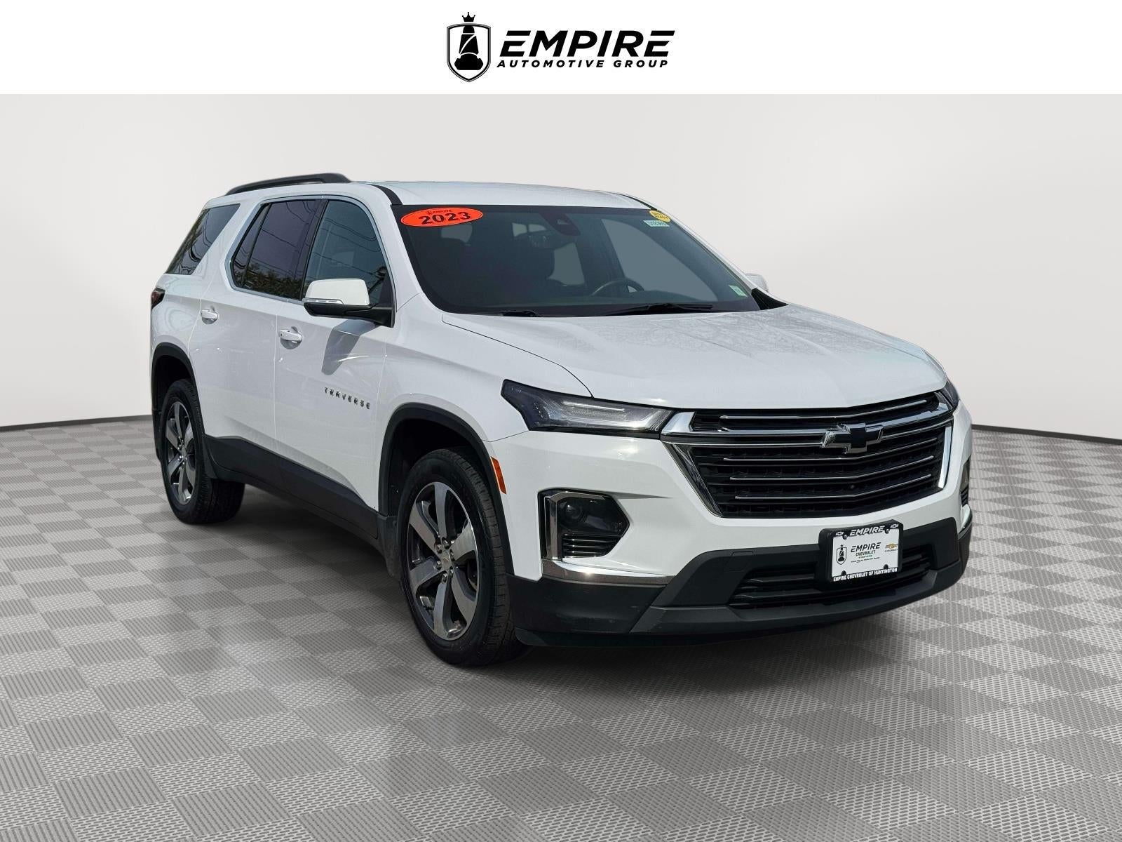 2023 Chevrolet Traverse AWD LT Leather