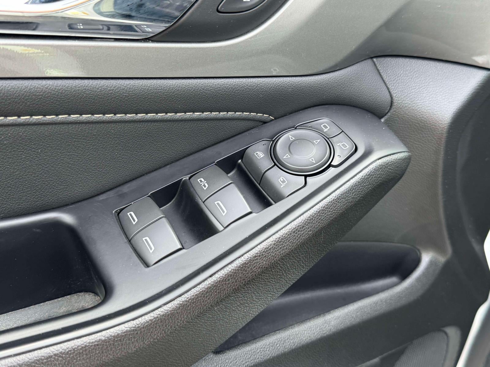 2023 Chevrolet Traverse AWD LT Leather