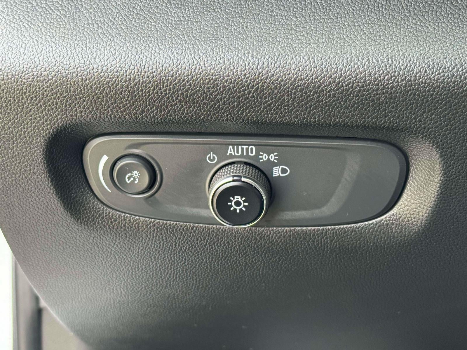 2023 Chevrolet Traverse AWD LT Leather