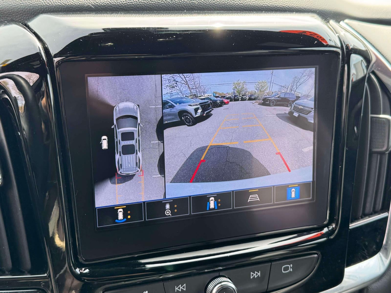 2023 Chevrolet Traverse AWD LT Leather