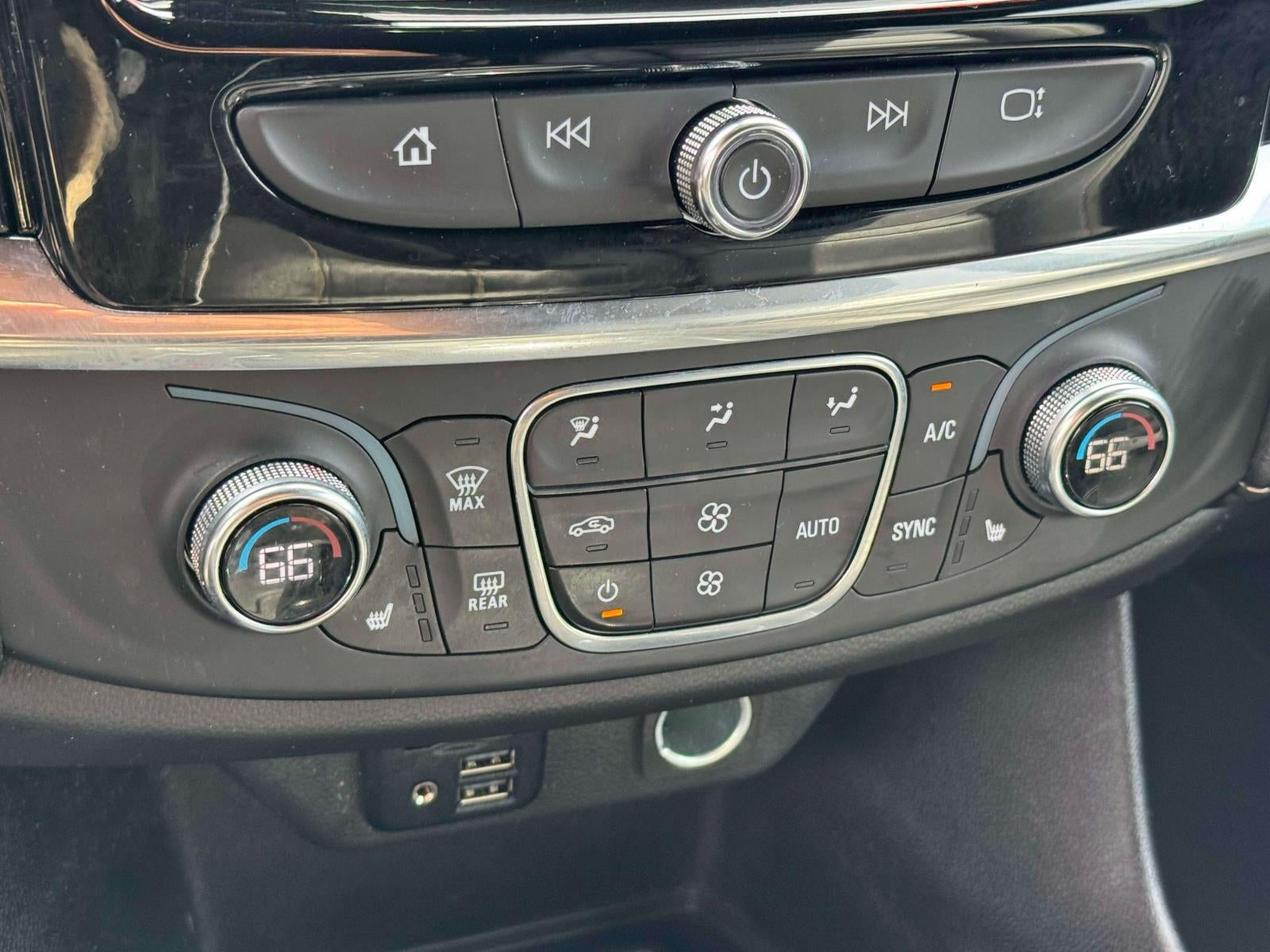 2023 Chevrolet Traverse AWD LT Leather