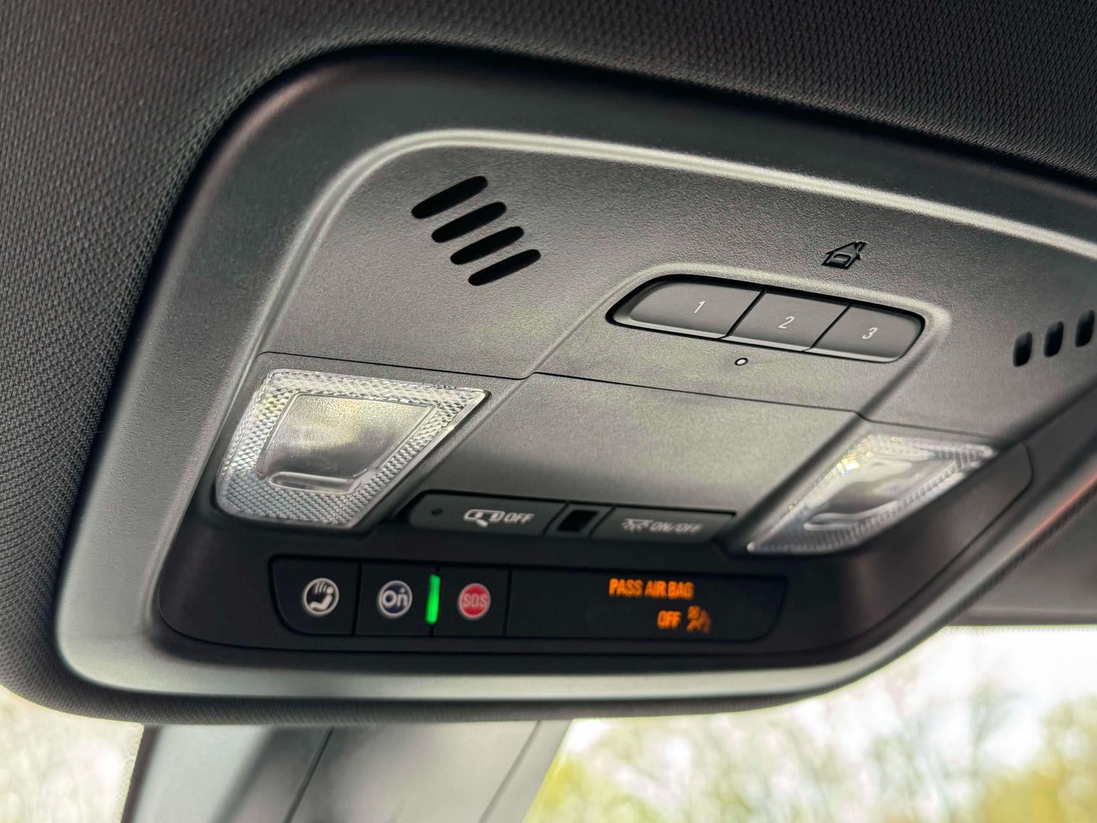 2023 Chevrolet Traverse AWD LT Leather