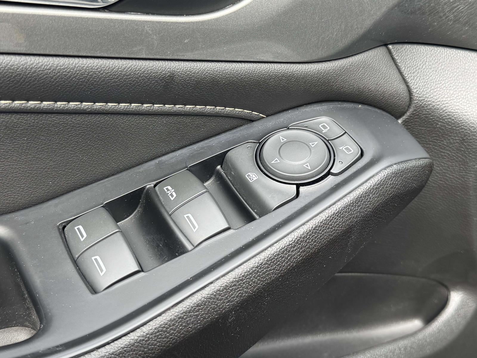 2023 Chevrolet Traverse AWD LT Leather