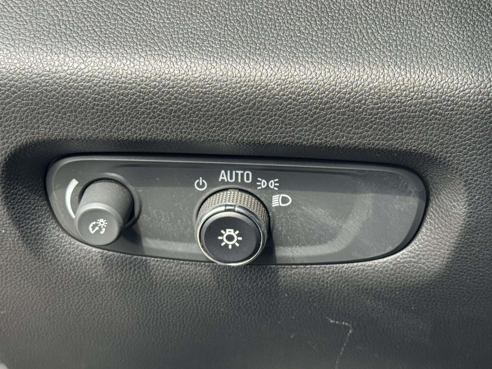 2023 Chevrolet Traverse AWD LT Leather