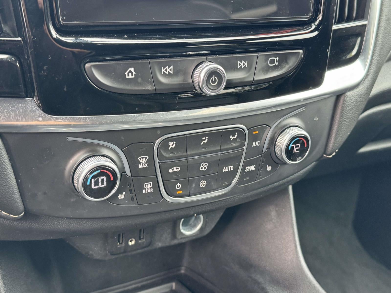 2023 Chevrolet Traverse AWD LT Leather