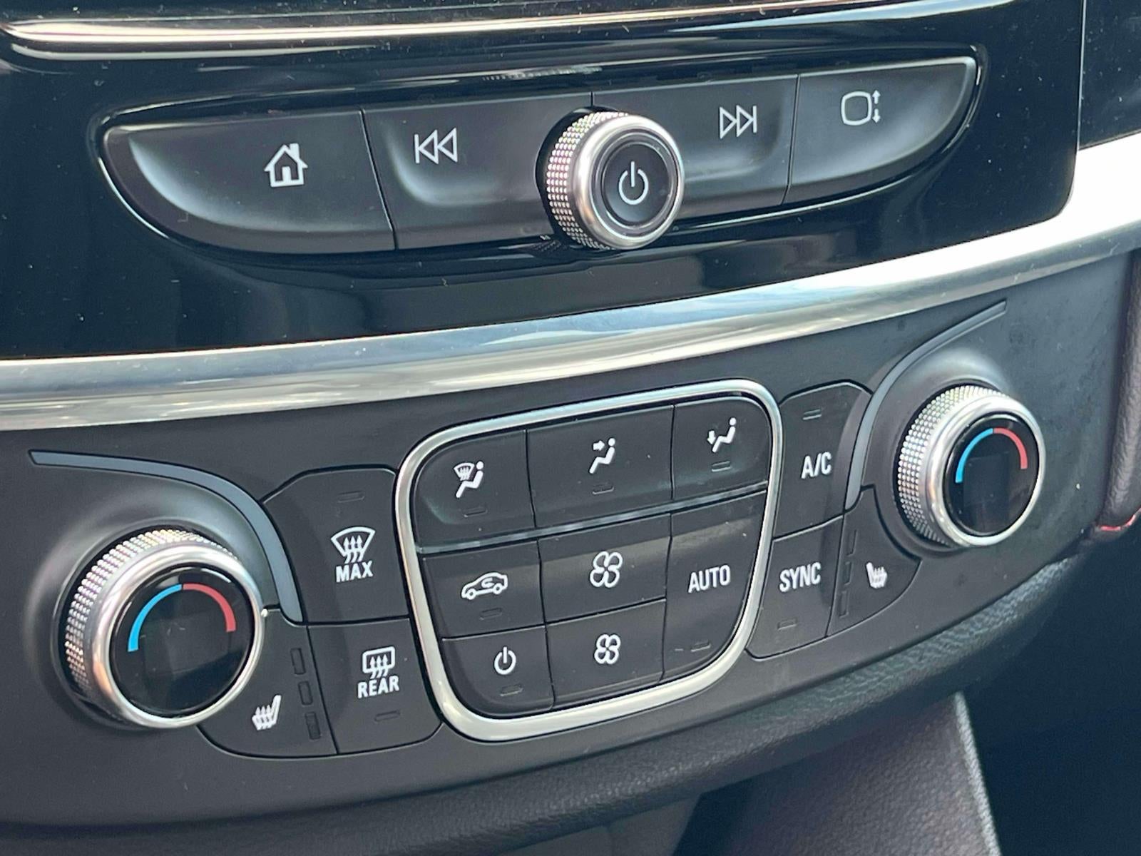 2023 Chevrolet Traverse AWD RS