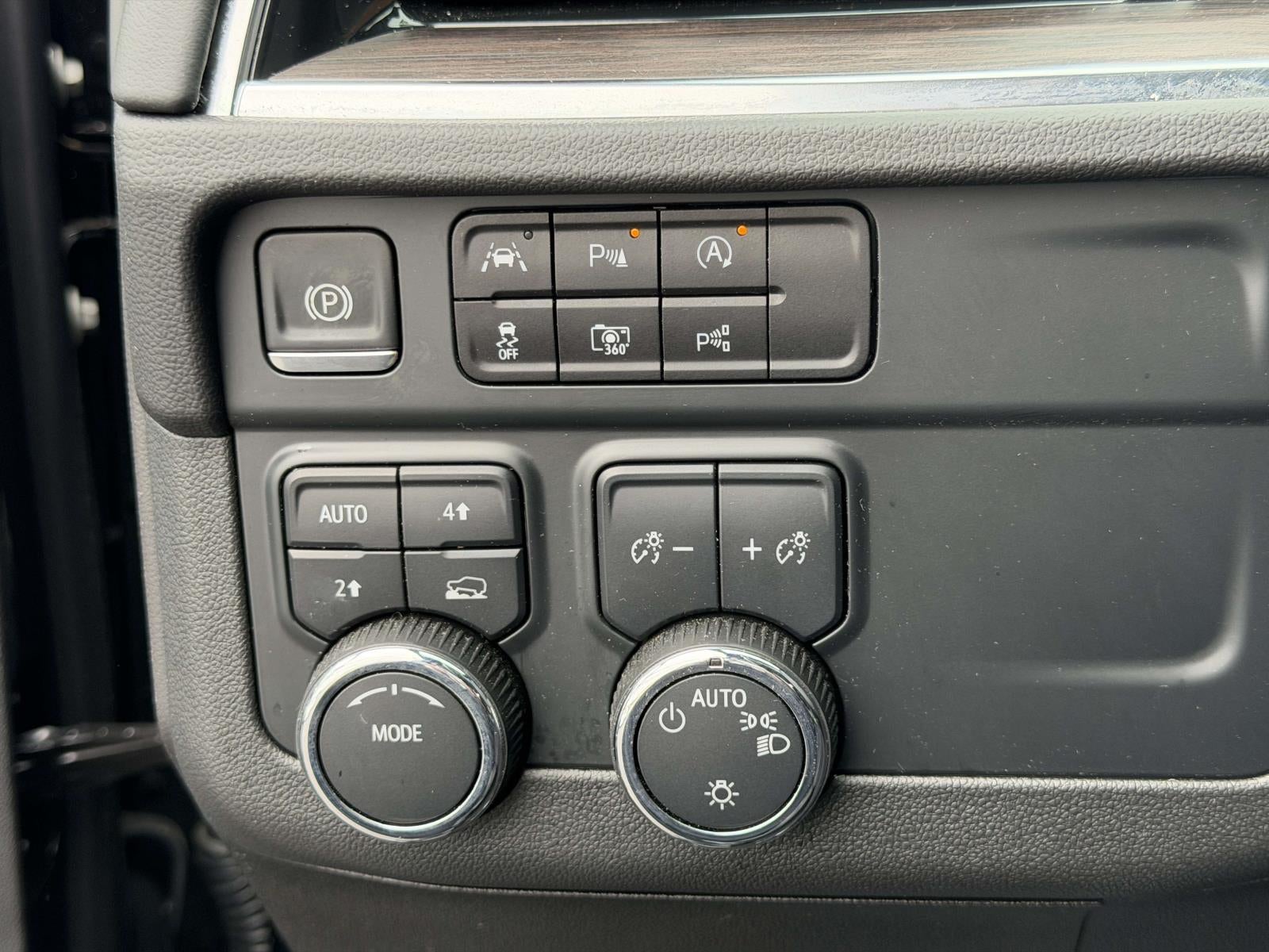 2025 Chevrolet Suburban LS