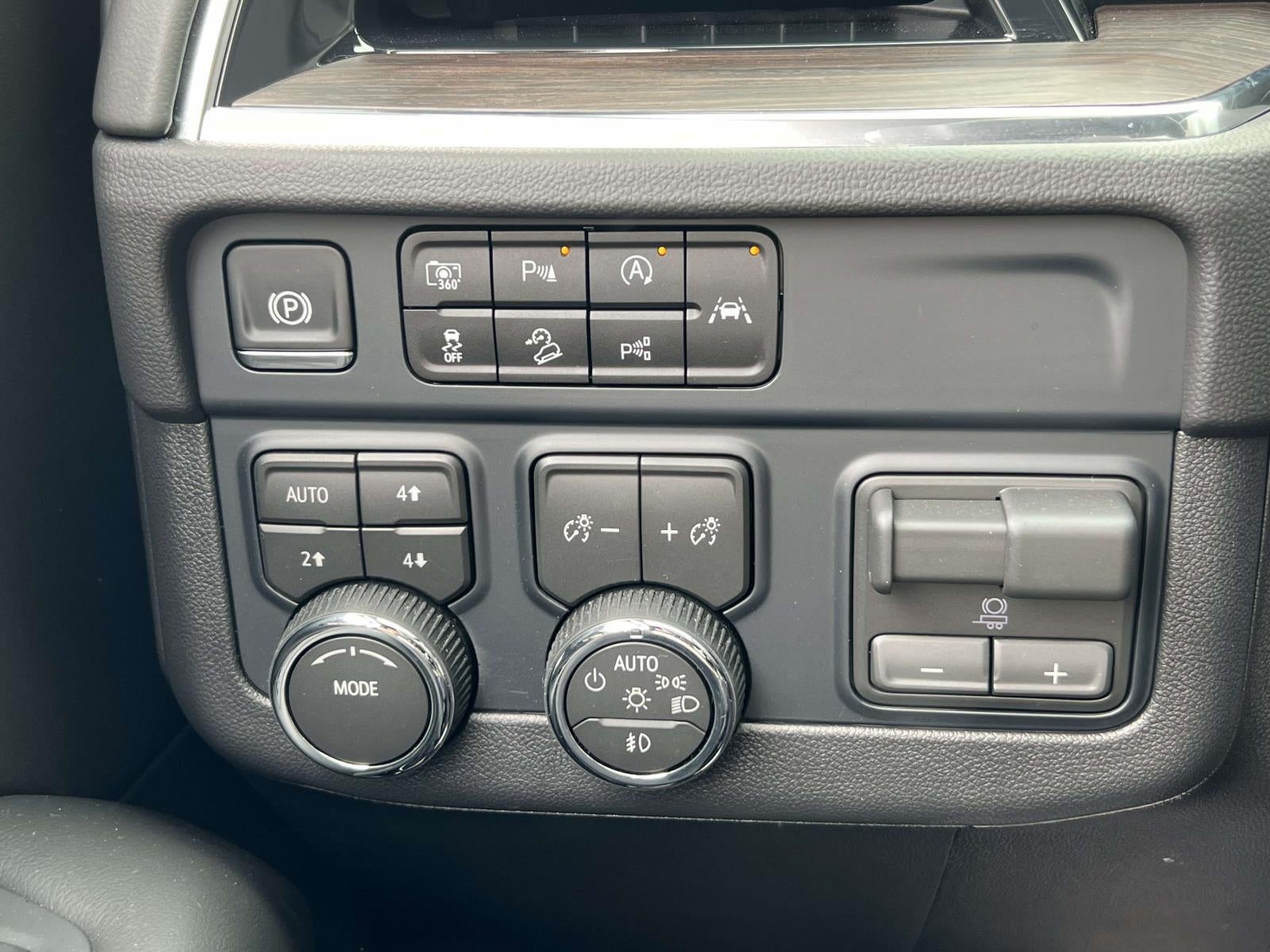 2026 Chevrolet Suburban LT, 4WD
