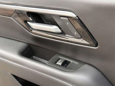 2025 Chevrolet Suburban 4WD LT