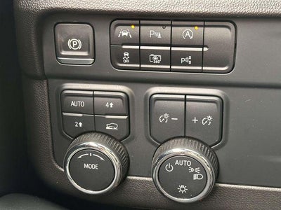 2025 Chevrolet Suburban 4WD LT