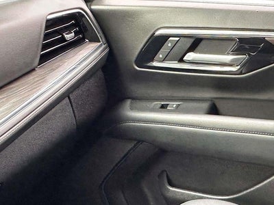 2025 Chevrolet Suburban 4WD LT
